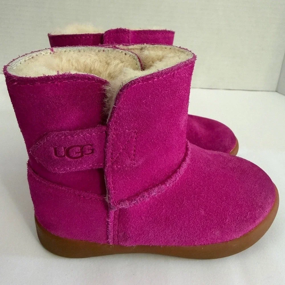 UGG Keelan‎ Pink Suede Sheepskin Lining Toddler Boots Kids Size 6 girls